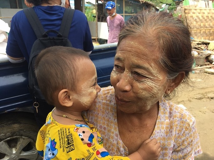 Apporter la lumière dans l’obscurité au Myanmar