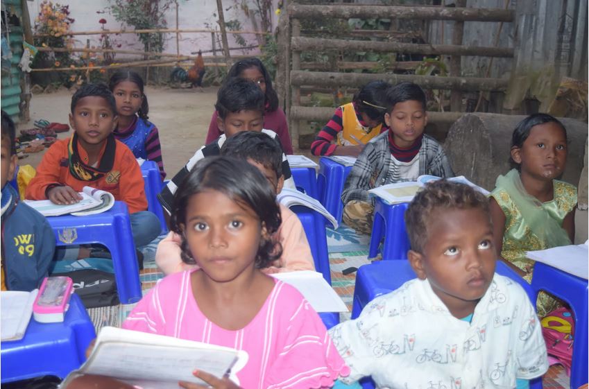 India – I centri di studio si occupano dell’istruzione dei figli dei raccoglitori di tè