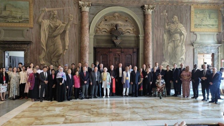 Global – Parolin à #NotAlone : Le monde a besoin d’espoir et de fraternité