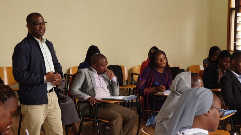 Kenya – L’Istituto delle Figlie di Maria Ausiliatrice-Fma ospita una sessione per sensibilizzare sugli abusi sessuali e l’Hiv/Aids a cura di Ajan