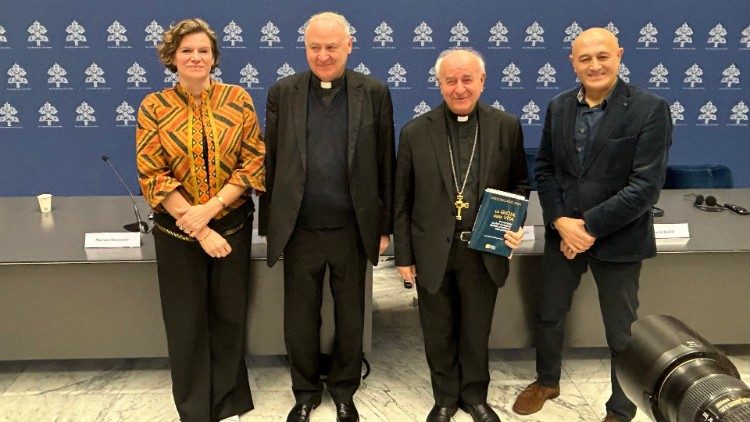 Global – Vatican hosts conference on technological progress and human identity