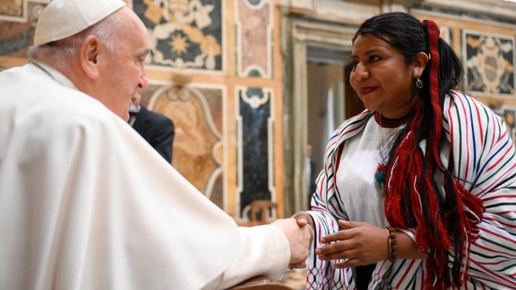 Nel Mondo – Il Papa promuove la saggezza indigena per affrontare la crisi climatica