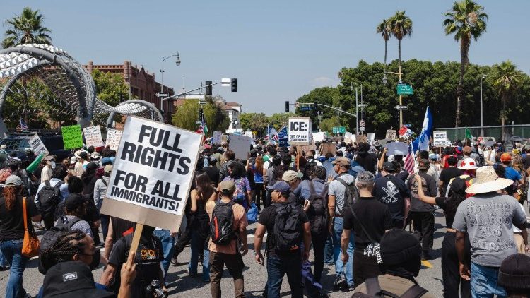 Trump orders marines to Los Angeles in response to protests against immigration raids